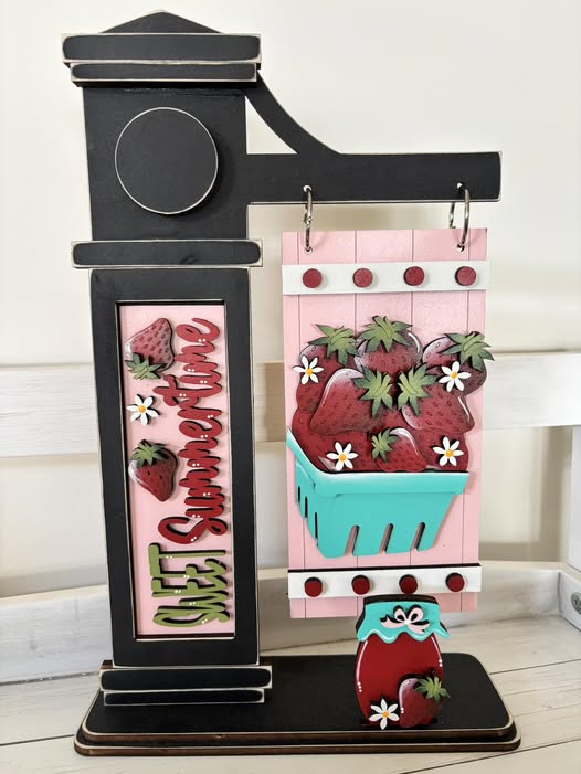 STRAWBERRY SWEET SUMMER DECOR POST